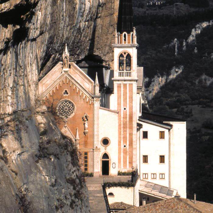 Castle, Churches & Historical Buildings