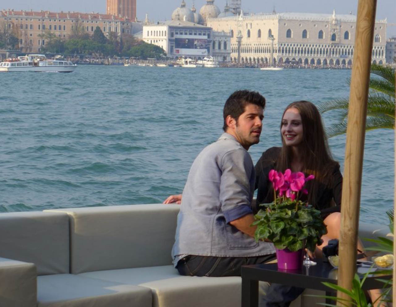 WHAT ABOUT LOVE shooting scene